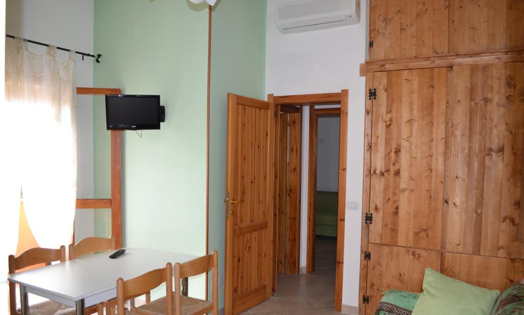 Apartments Mimose Badesi Rom bilde